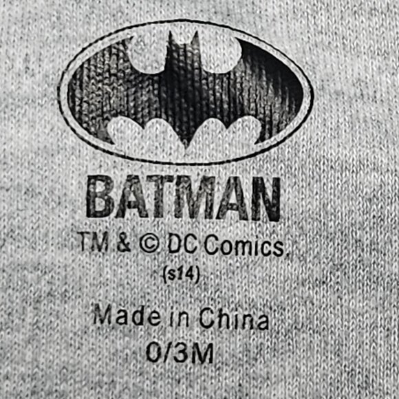 DC Comics Batman Baby Bodysuit & Hat Lot 0-3M Gray Blue Logo - Picture 8 of 8